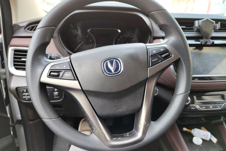 长安 凌轩 2017款 1.6L 手动幸福型中控内饰13