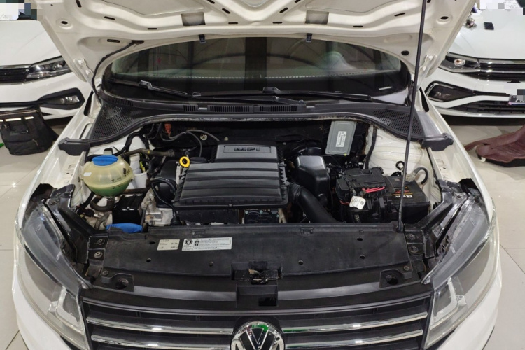 大众 桑塔纳 2016款 1.6L 手动风尚版机舱底盘24