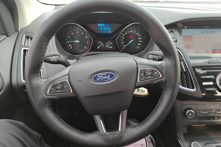 福特 福克斯 2018款 三厢经典 1.6L 自动风尚型智行版中控内饰13