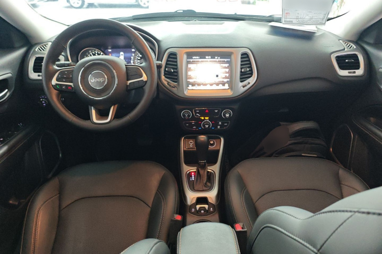 Jeep 指南者 2017款 200T 自动家享版中控内饰12