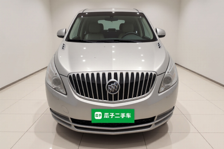 别克GL8 2011款 2.4L LT豪华商务行政版车身外观2
