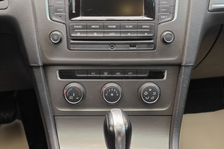 大众 高尔夫 2015款 1.6L 自动舒适型局部细节16