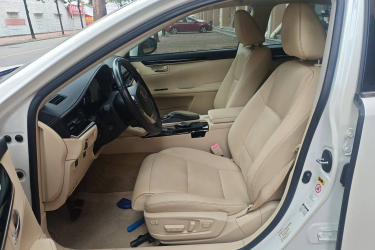 雷克萨斯ES 2013款 300h 精英版局部细节19