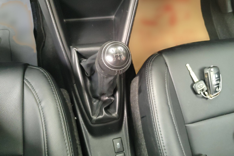 丰田 威驰FS 2017款 1.3L 手动锋行版中控内饰7004