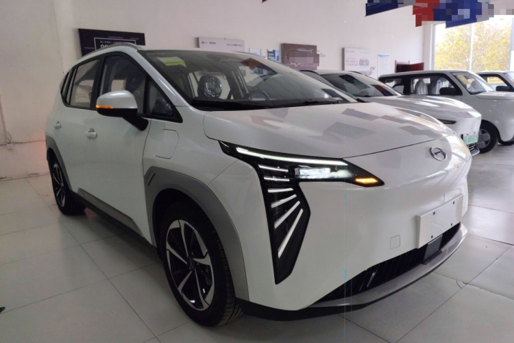 埃安 AION Y 2025款 Plus 610 智享版车身外观3