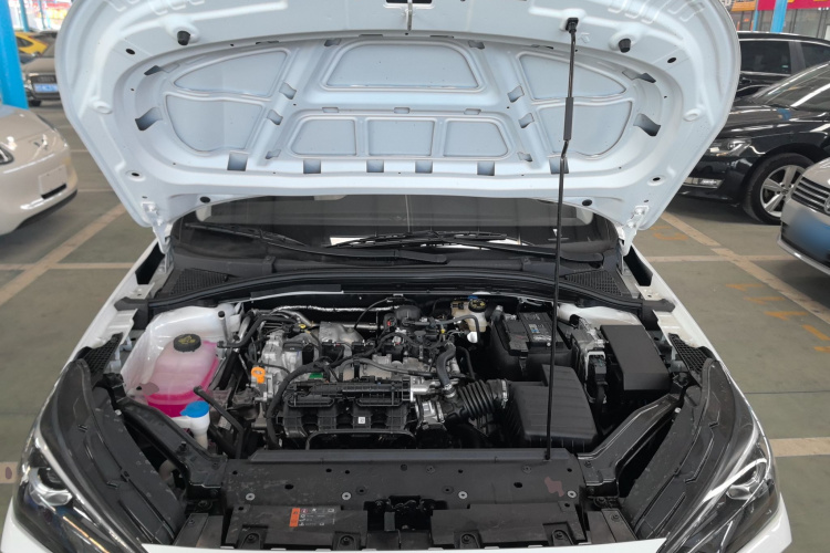 荣威i5 2026款 1.5L CVT豪华版机舱底盘24