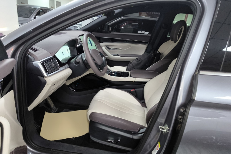 比亚迪 宋PLUS新能源 2025款 DM-i 智驾版 112KM 尊荣型中控内饰19