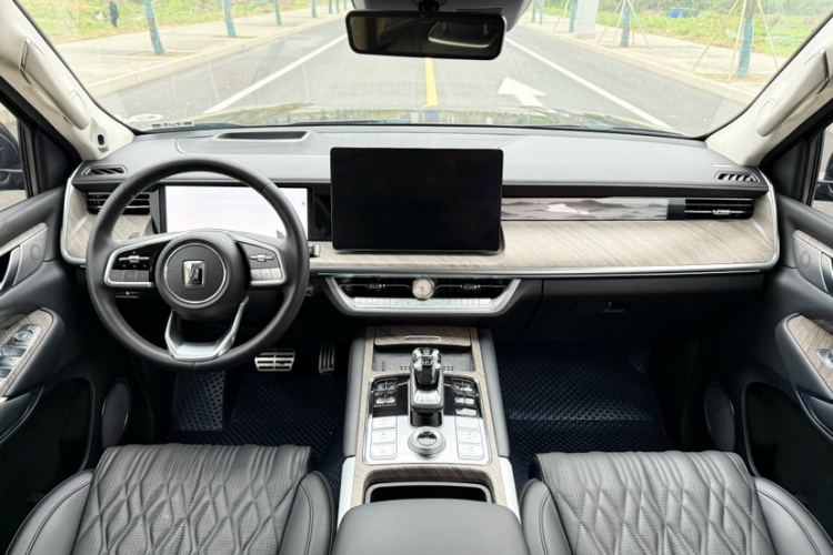 坦克500 2022款 3.0T 运动版 造境型 5座中控内饰7002