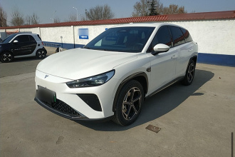 哪吒汽车 哪吒L 2024款 增程 220 闪充版