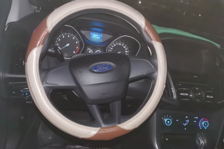 福特 福克斯 2015款 两厢 1.6L 自动舒适型局部细节13