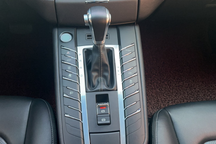 众泰SR9 2017款 2.0T 自动极致之路版局部细节18