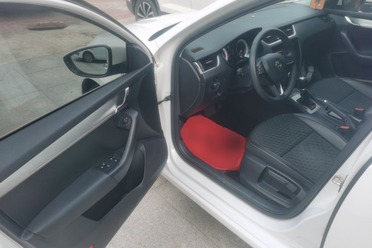 斯柯达 明锐 2019款 TSI230 DSG智行豪华版 国VI中控内饰7003