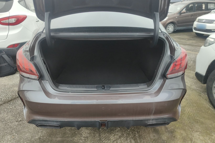 名爵 MG5 2023款 180DVVT 手动风尚版机舱底盘23