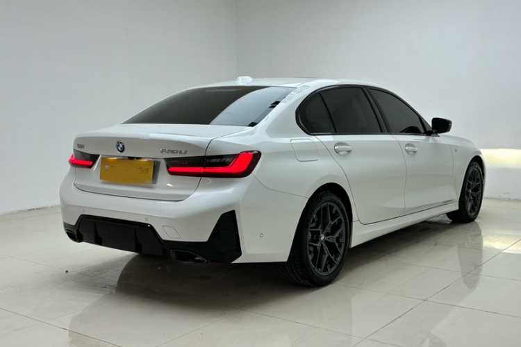 宝马3系 2025款 330Li M运动曜夜套装车身外观6001