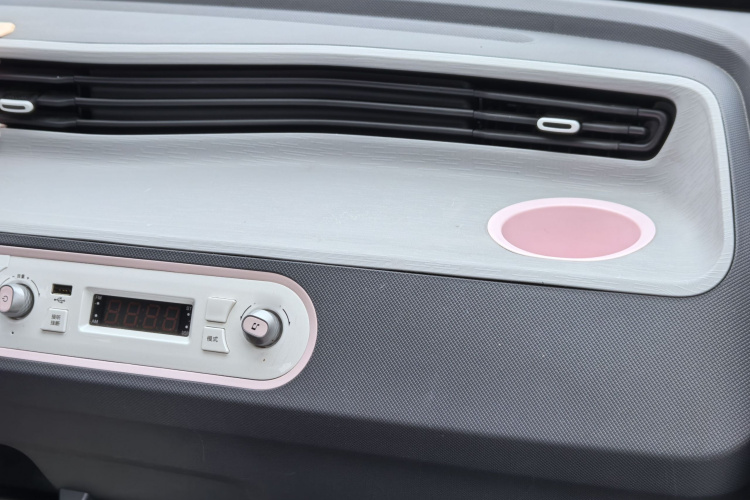 五菱汽车 宏光MINIEV 2021款 马卡龙时尚款 磷酸铁锂中控内饰7002