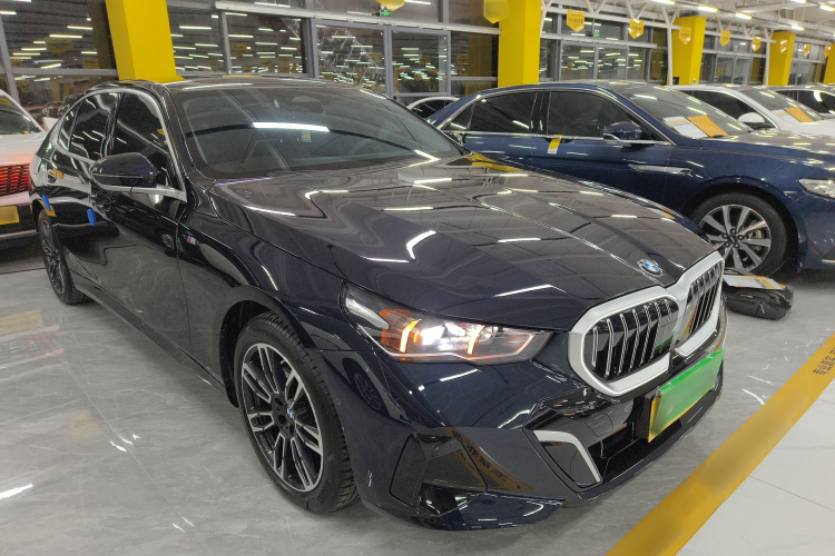 宝马5系 2024款 525Li M运动套装车身外观3