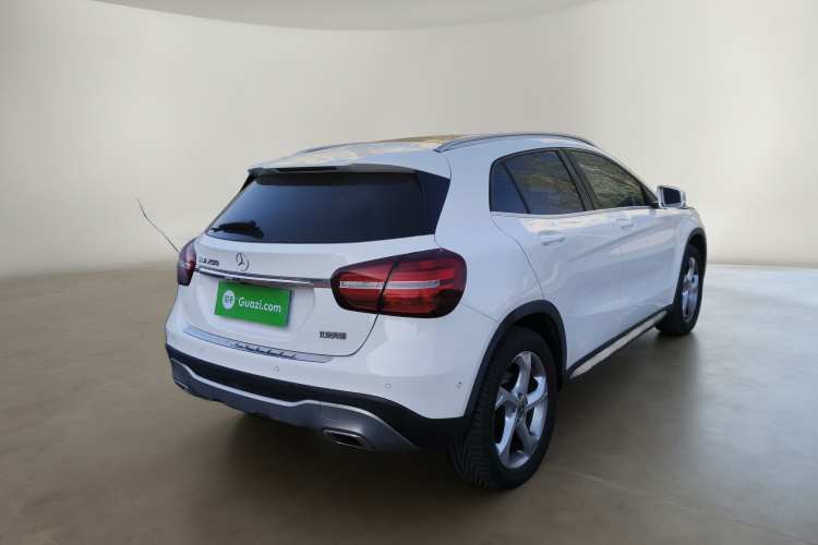 奔驰GLA 2018款 GLA 200 动感型车身外观7