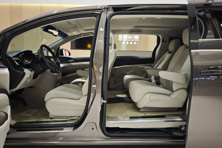 别克GL8 2021款 陆上公务舱 652T 舒适型中控内饰7005