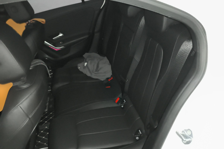 奔驰A级 2021款 A 200 L 运动轿车动感型中控内饰7004