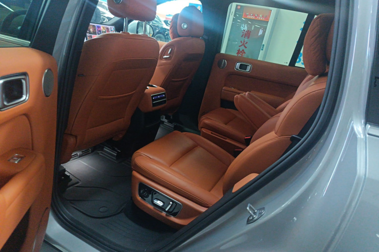 理想汽车 理想L8 2023款 Max中控内饰7004