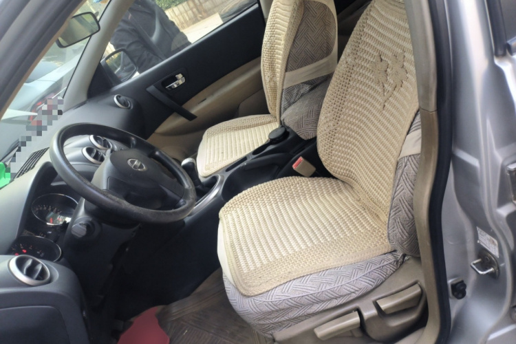 日产 逍客 2012款 1.6XE 风 5MT 2WD局部细节19