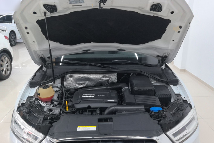 奥迪Q3 2018款 30周年年型 35 TFSI 时尚型机舱底盘24