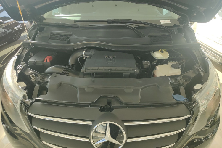 奔驰 威霆 2021款 2.0T 精英版 7座局部细节24