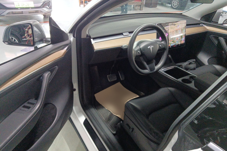 特斯拉 Model Y 2021款 标准续航后驱版中控内饰7003