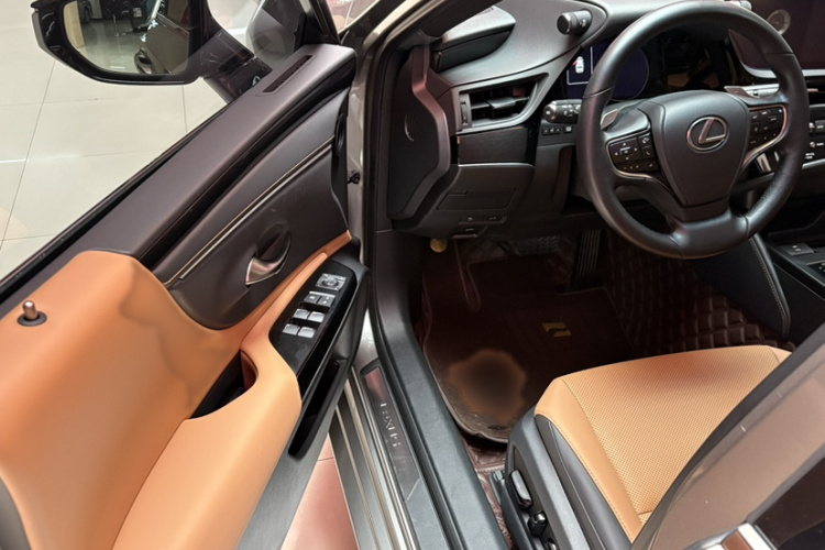 雷克萨斯ES 2021款 200 卓越版中控内饰7001