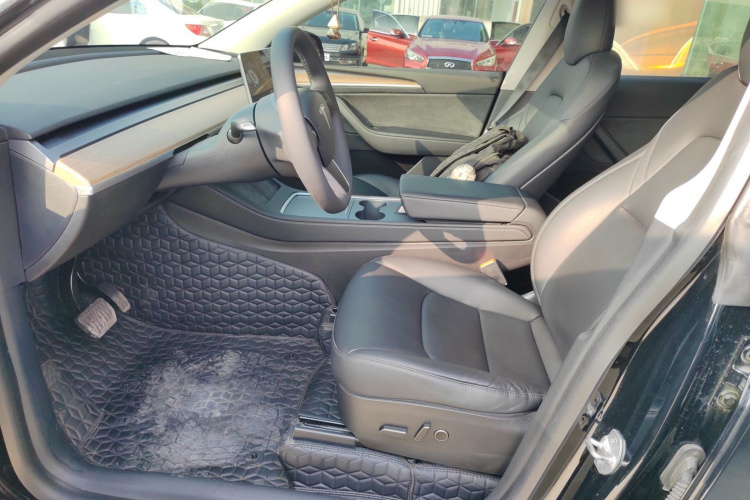 特斯拉 Model Y 2021款 标准续航后驱版中控内饰19