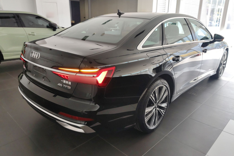 奥迪A6L 2025款 45 TFSI 臻选动感型+通风舒享包车身外观7