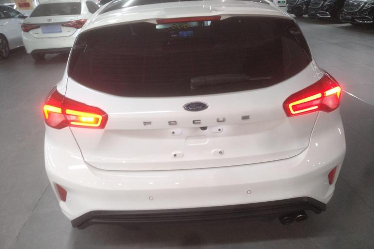 福特 福克斯 2022款 两厢 EcoBoost 180 自动ST Line车身外观6