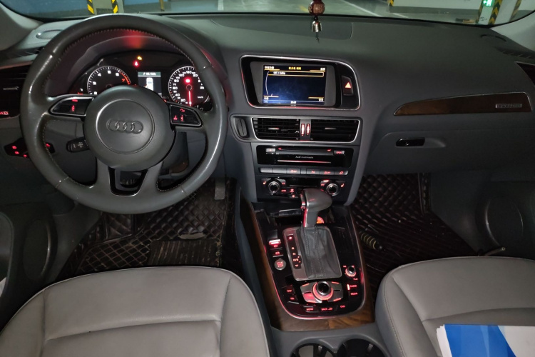 奥迪Q5 2015款 40 TFSI 舒适型中控内饰12