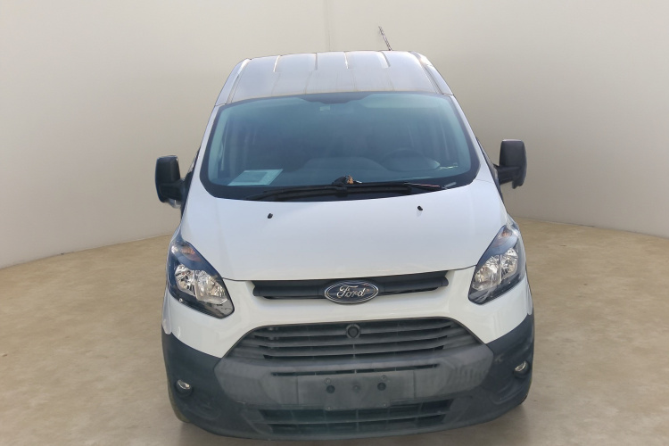 福特 全顺 2019款 2.0T汽油自动多功能商用车中轴中顶6座国VI车身外观2