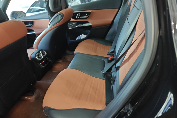 奔驰GLC 2023款 GLC 260 L 4MATIC 豪华型 5座中控内饰21