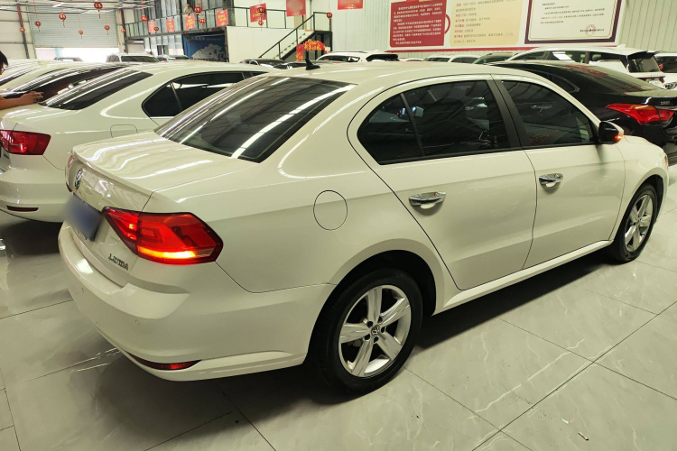 大众 朗逸 2017款 1.6L 自动风尚版车身外观7