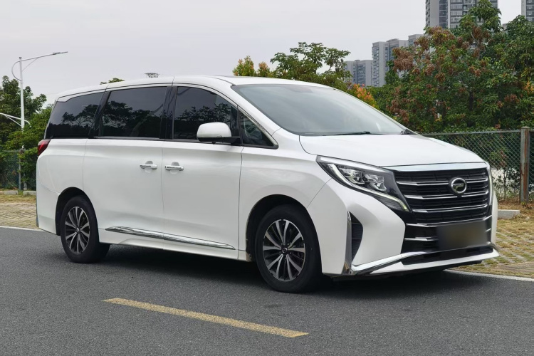 广汽传祺 传祺M8 2021款 改款 领秀系列 390T 豪华版车身外观3