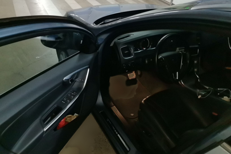 沃尔沃V60 2017款 T5 智逸版 国V中控内饰7003