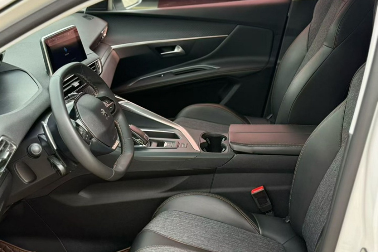 标致4008 2017款 350THP 精英版中控内饰7002