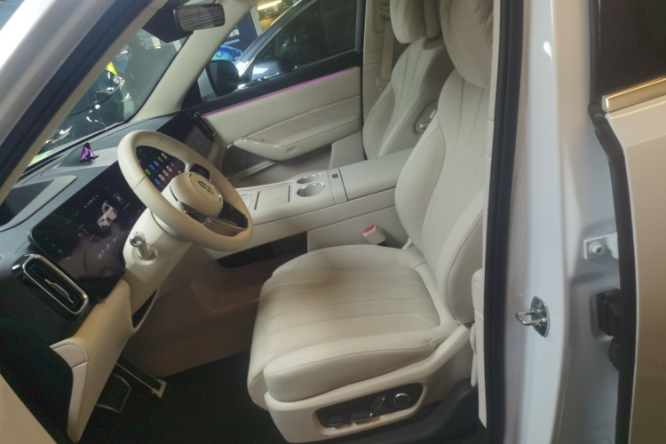 鸿蒙智行 问界M8 2025款 增程 Max+版 53.4kWh 6座版局部细节19