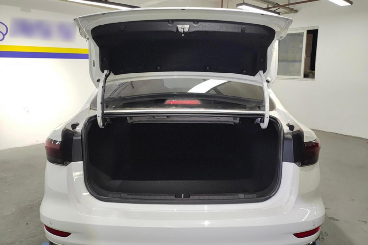 吉利汽车 帝豪 2022款 第4代 1.5L CVT旗舰型机舱底盘23