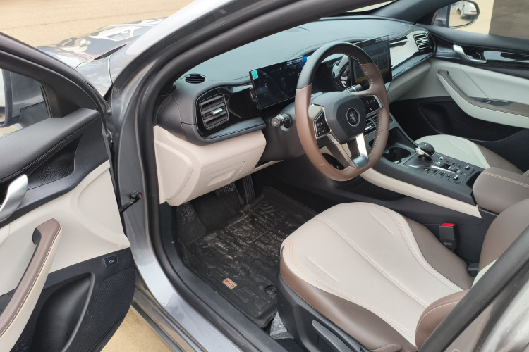 比亚迪 秦PLUS 2023款 冠军版 DM-i 55KM领先型中控内饰7003