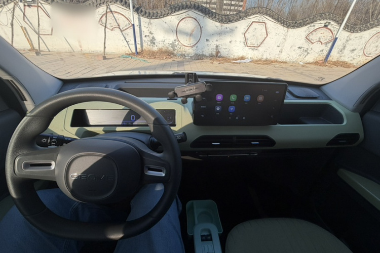 吉利银河 2024款 熊猫mini 200km 耐力熊中控内饰7005