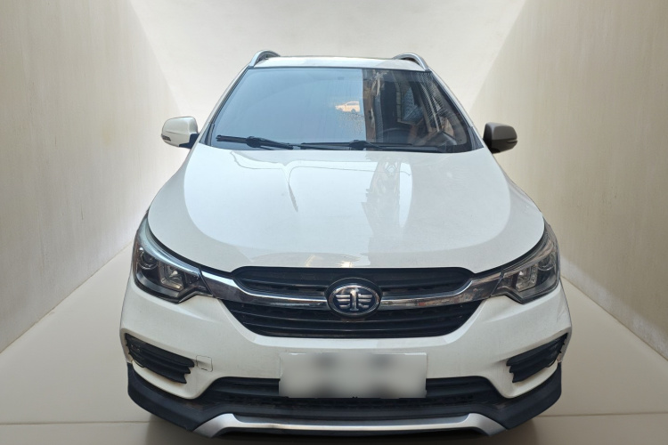 一汽 骏派D60 2017款 1.5L 手动豪华型车身外观2