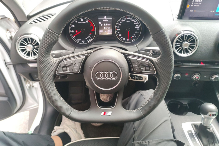 奥迪A3 2018款 30周年年型 Sportback 35 TFSI 进取型局部细节13