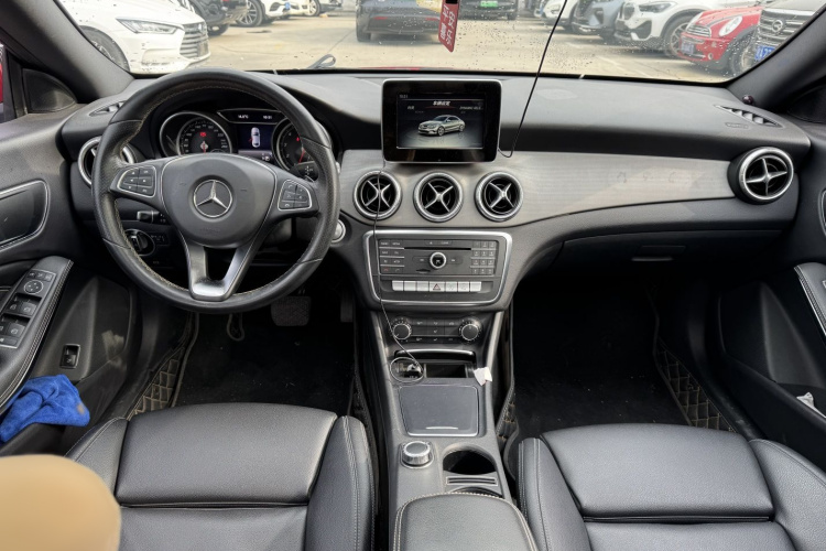 奔驰CLA 2017款 CLA 200 动感型中控内饰7002