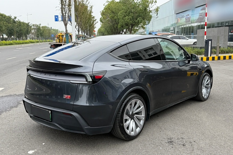 特斯拉 Model Y 2025款 长续航全轮驱动 首发版车身外观6007