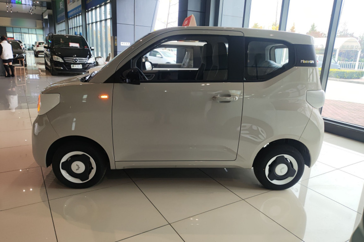 五菱汽车 宏光MINIEV 2024款 第三代 215km 青春版车身外观4