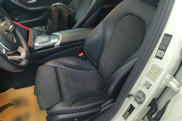 奔驰C级 2019款 C 260 运动版中控内饰19