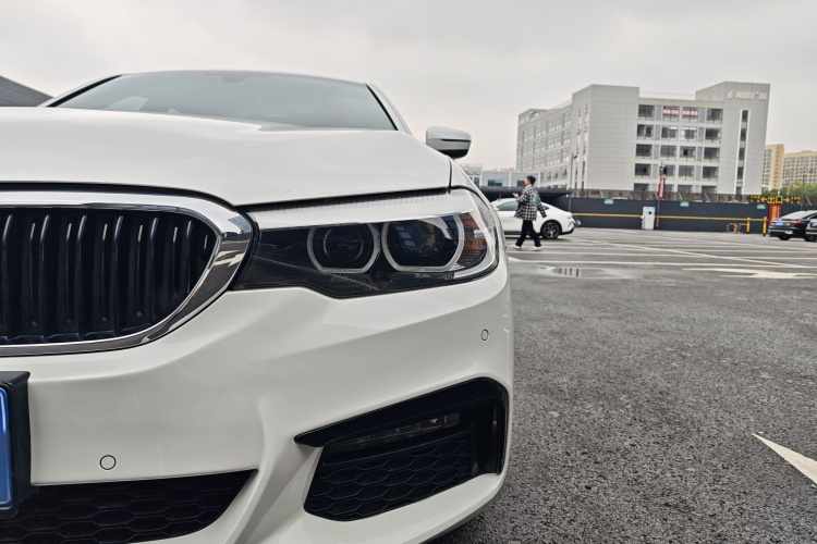 宝马5系 2019款 525Li M运动套装中控内饰7010